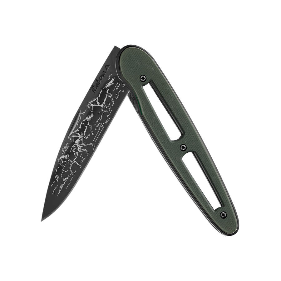 Couteau acier finition titane noir plaquette ajourée résine g10 kaki motif «chevaux sauvages»