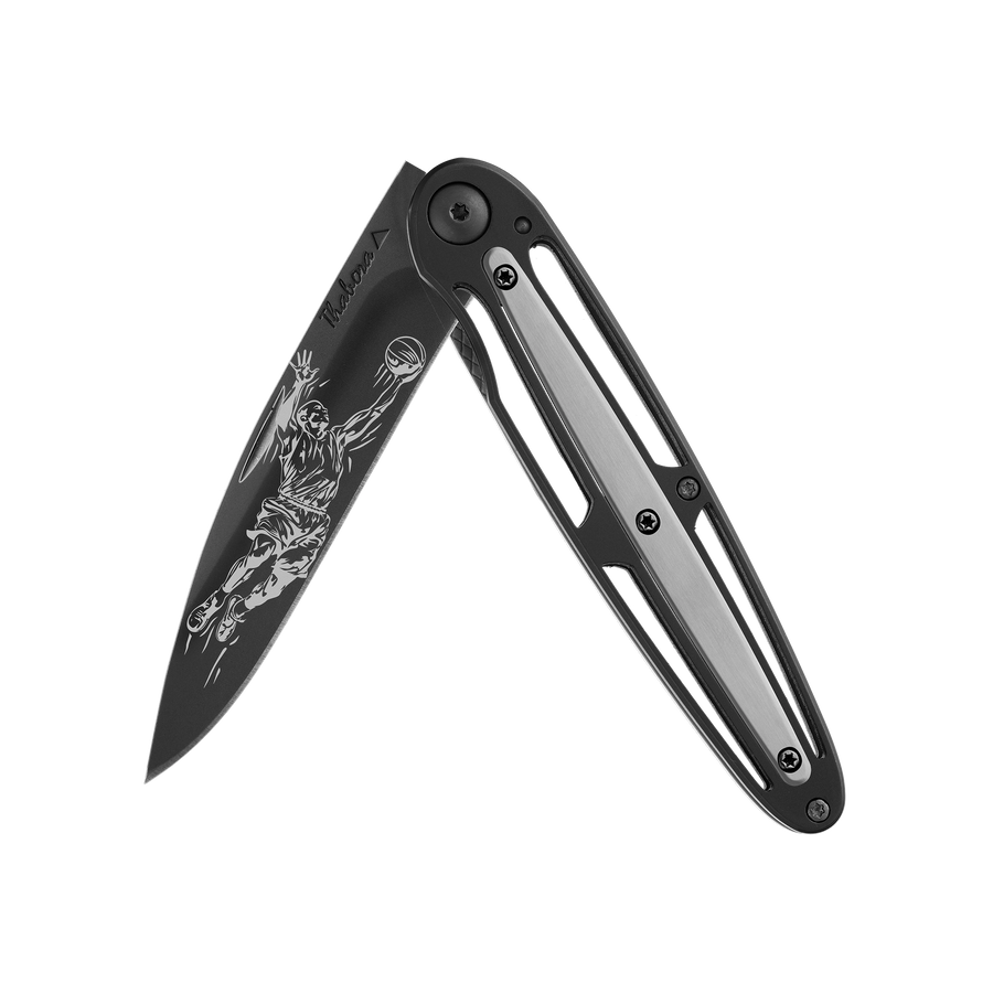 Couteau acier finition titane noir plaquette centrale acier brossé motif «basketteur»