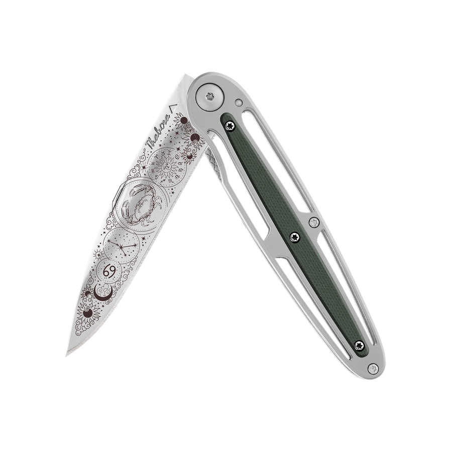 Couteau acier finition brillante plaquette centrale résine g10 kaki motif «zodiaque cancer»