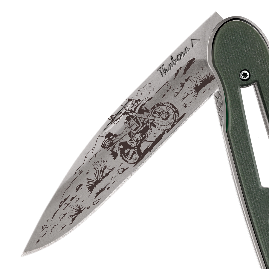 Couteau acier finition titane gris plaquette ajourée résine g10 kaki motif «trail»