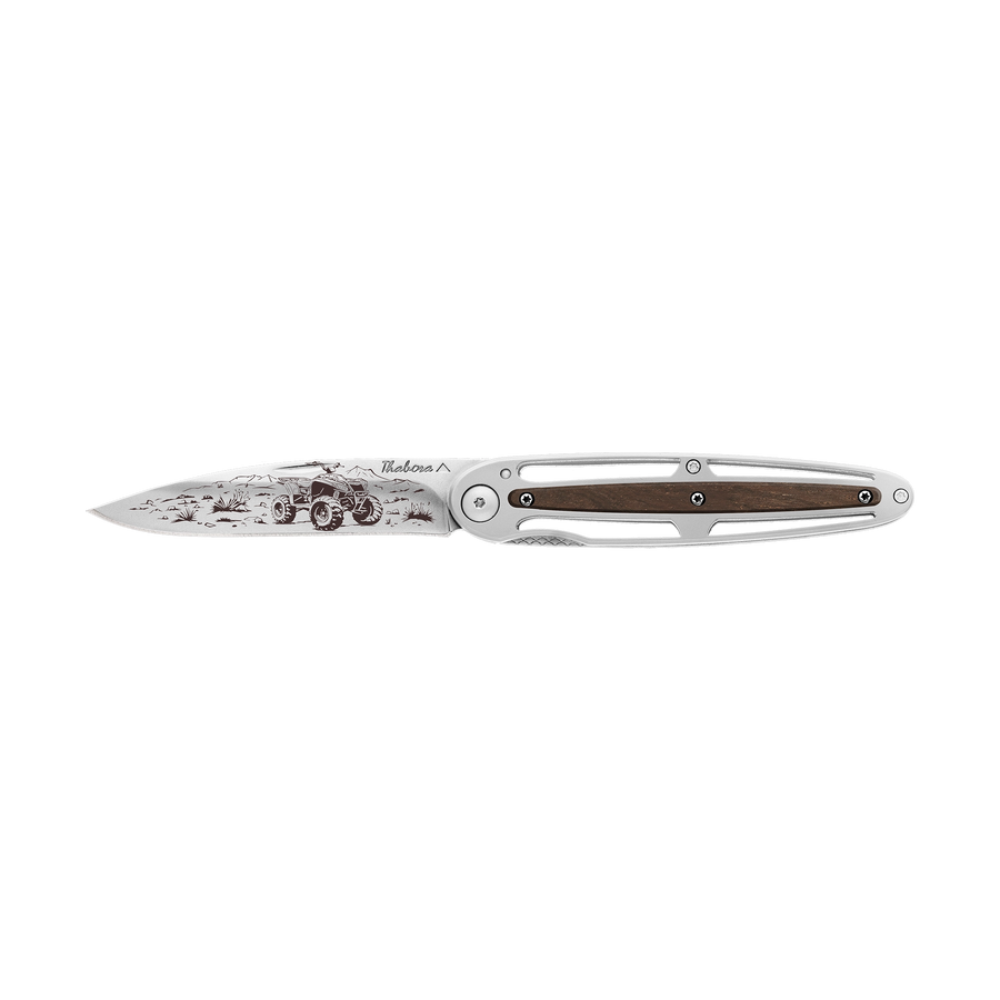 Couteau acier finition brillante plaquette centrale bois foncé motif «quad»