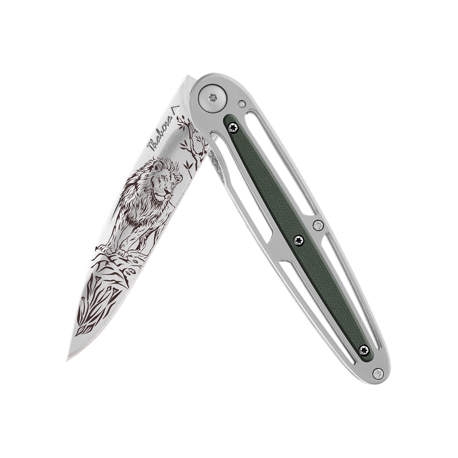 Couteau acier finition brillante plaquette centrale résine g10 kaki motif «lion»