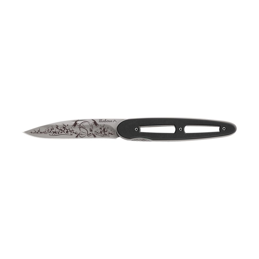Couteau acier finition titane gris plaquette ajourée résine g10 noir motif «pompier»
