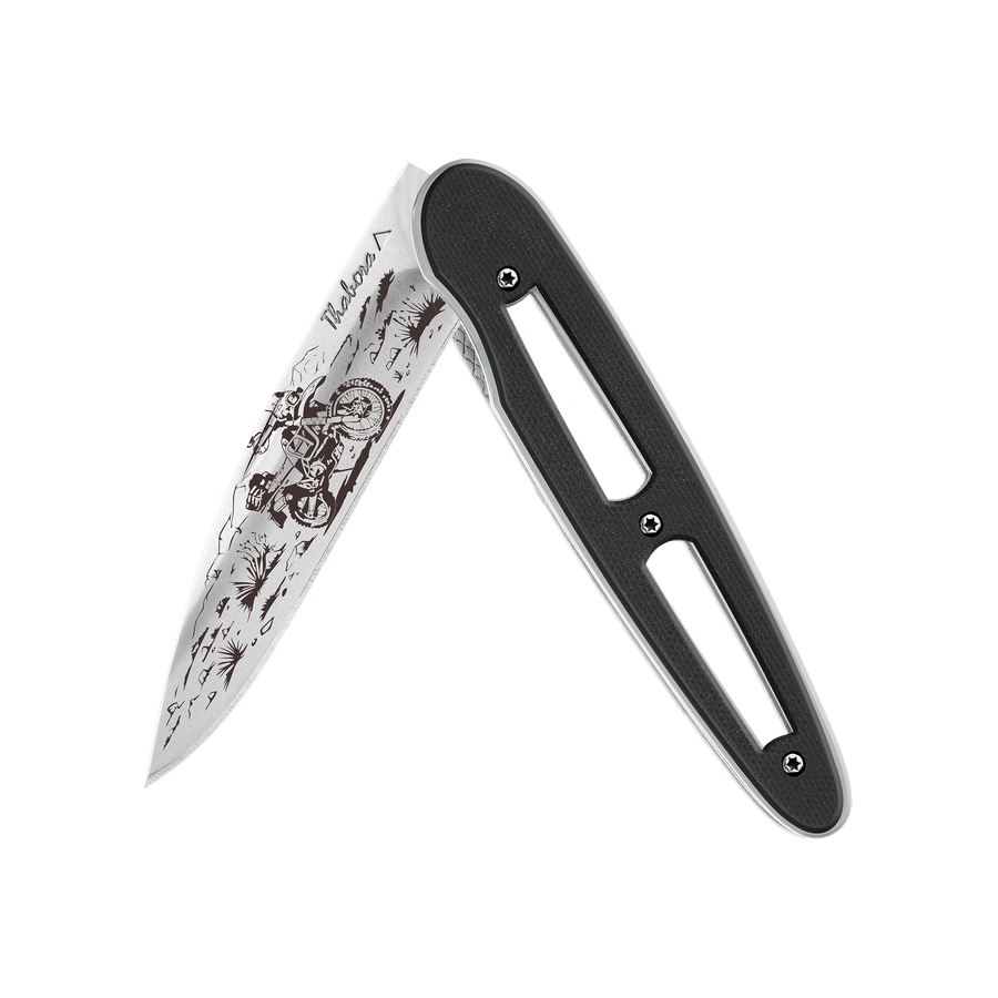 Couteau acier finition brillante plaquette ajourée résine g10 noir motif «trail»