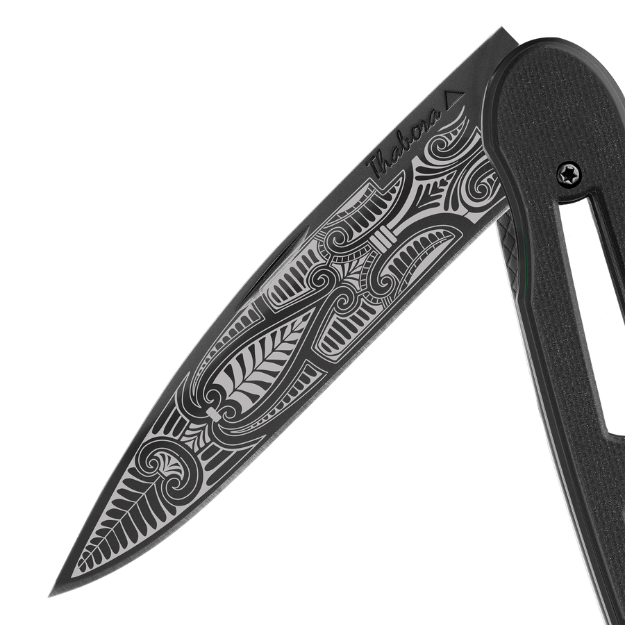 Couteau acier finition titane noir plaquette ajourée résine g10 noir motif «cachemire»