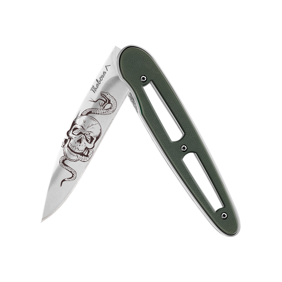 Couteau acier finition brillante plaquette ajourée résine g10 kaki motif «tête de mort serpent»