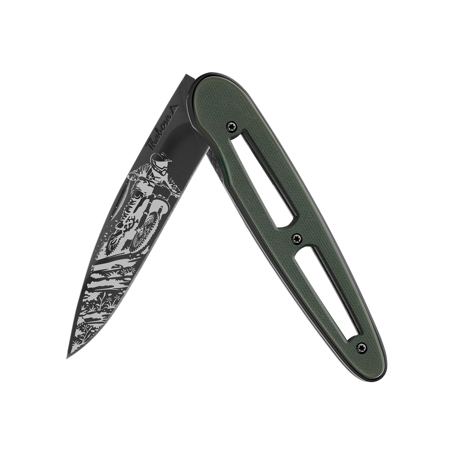Couteau acier finition titane noir plaquette ajourée résine g10 kaki motif «motocross»