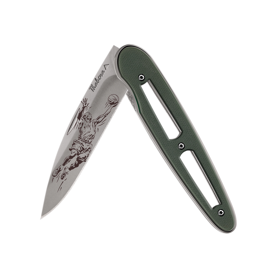 Couteau acier finition titane gris plaquette ajourée résine g10 kaki motif «basketteur»
