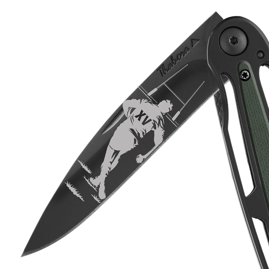 Couteau acier finition titane noir plaquette centrale résine g10 kaki motif «rugby»