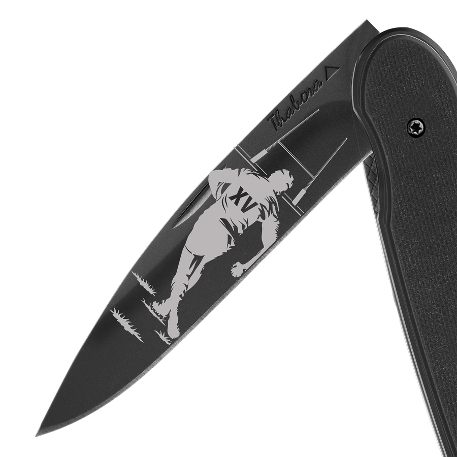 Couteau acier finition titane noir plaquette pleine résine g10 noir motif «rugby»