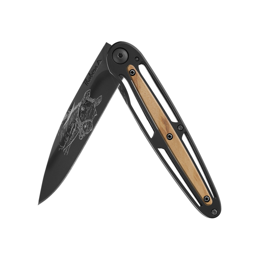 Couteau acier finition titane noir plaquette centrale bois clair motif «poulain»