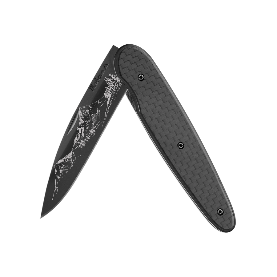 Couteau acier finition titane noir plaquette pleine carbone motif «montagne»