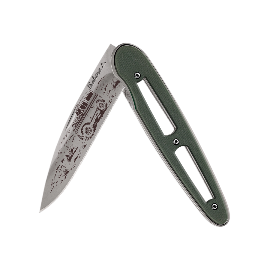 Couteau acier finition titane gris plaquette ajourée résine g10 kaki motif «4x4»