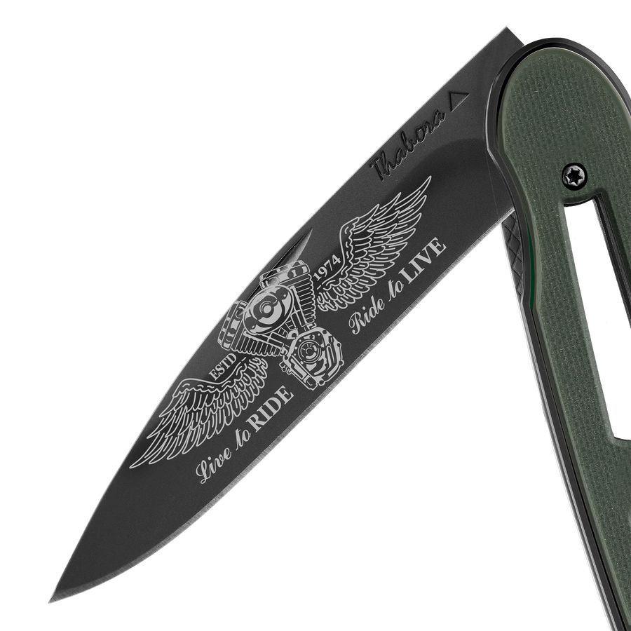 Couteau acier finition titane noir plaquette ajourée résine g10 kaki motif «biker ailes»