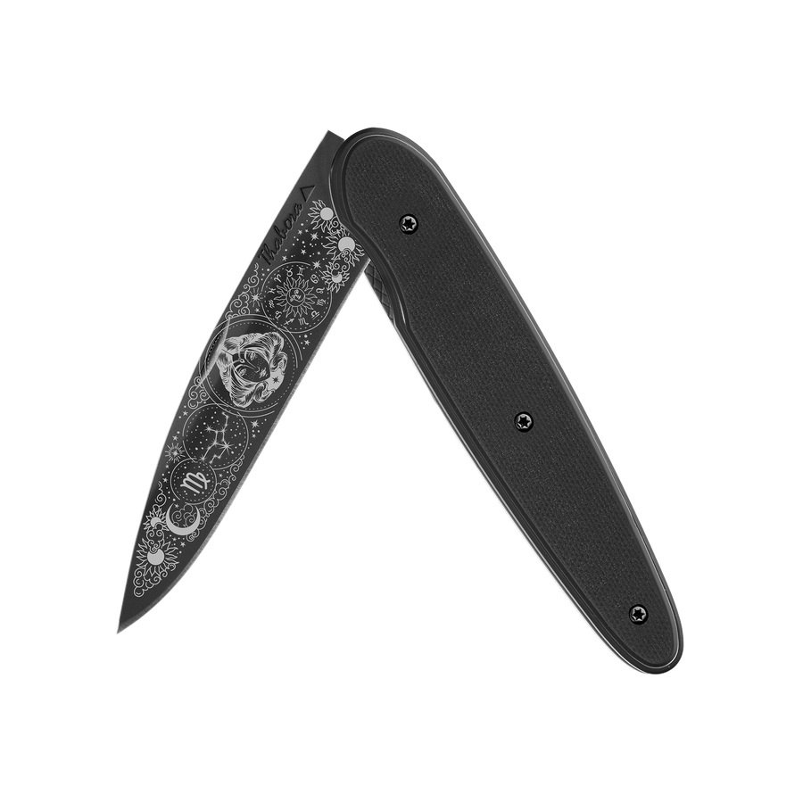 Couteau acier finition titane noir plaquette pleine résine g10 noir motif «zodiaque vierge»
