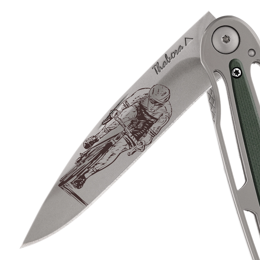 Couteau acier finition titane gris plaquette centrale résine g10 kaki motif «cycliste»