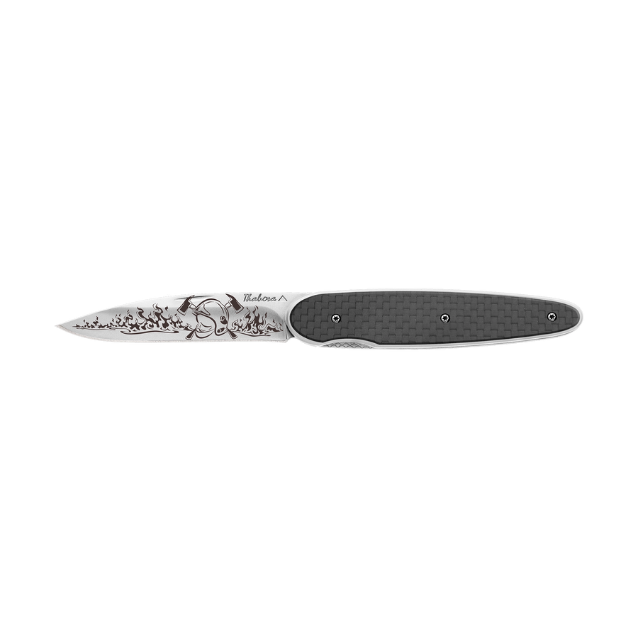 Couteau acier finition brillante plaquette pleine carbone motif «pompier»
