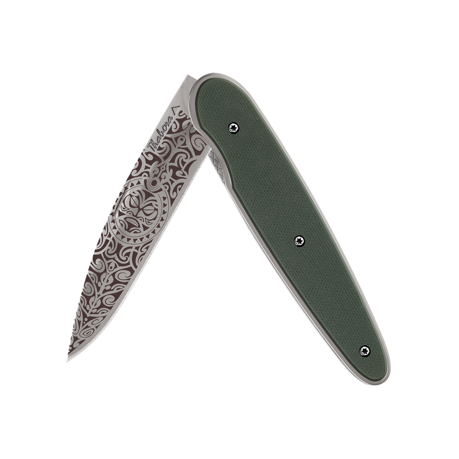 Couteau acier finition titane gris plaquette pleine résine g10 kaki motif «tiki»