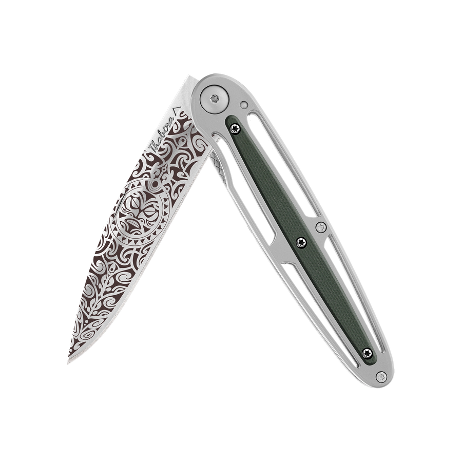 Couteau acier finition brillante plaquette centrale résine g10 kaki motif «tiki»