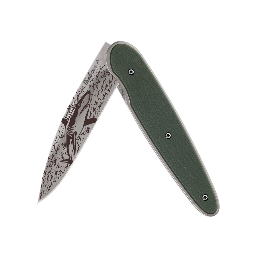 Couteau acier finition titane gris plaquette pleine résine g10 kaki motif «requin»