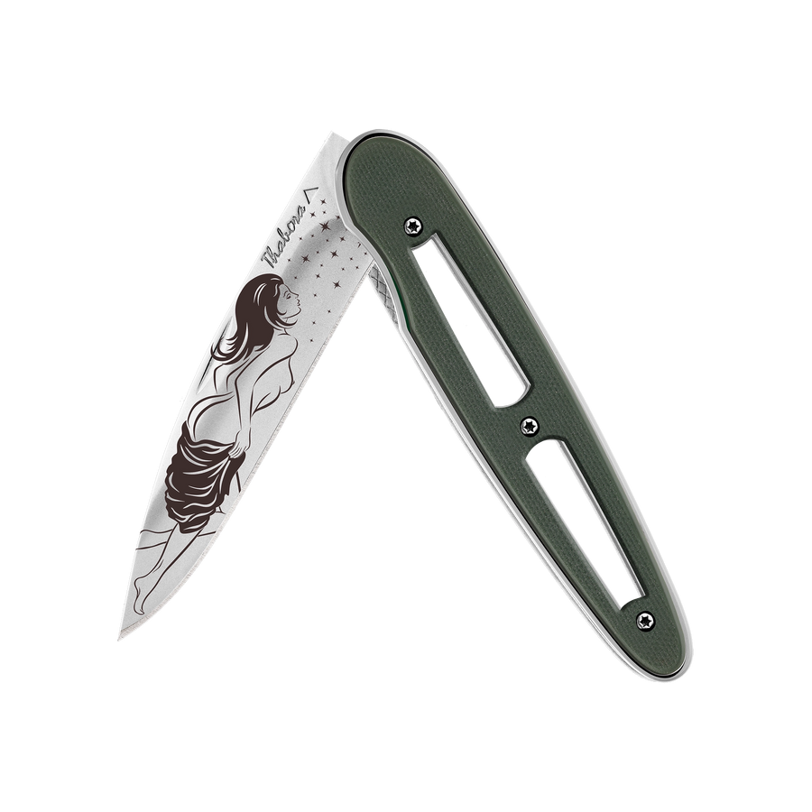 Couteau acier finition brillante plaquette ajourée résine g10 kaki motif «femme dénudée»