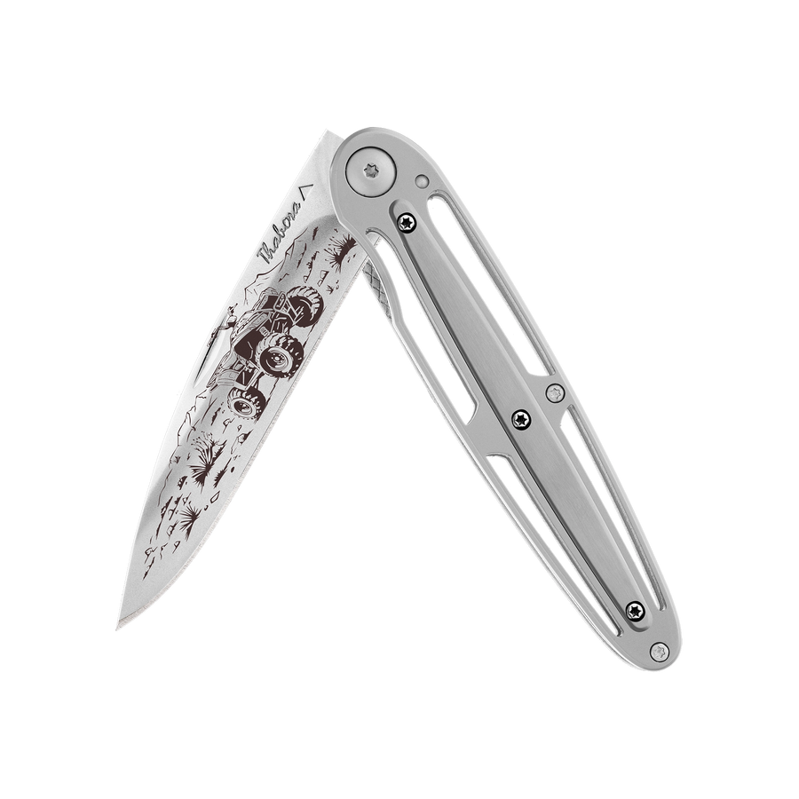 Couteau acier finition brillante plaquette centrale acier brossé motif «quad»