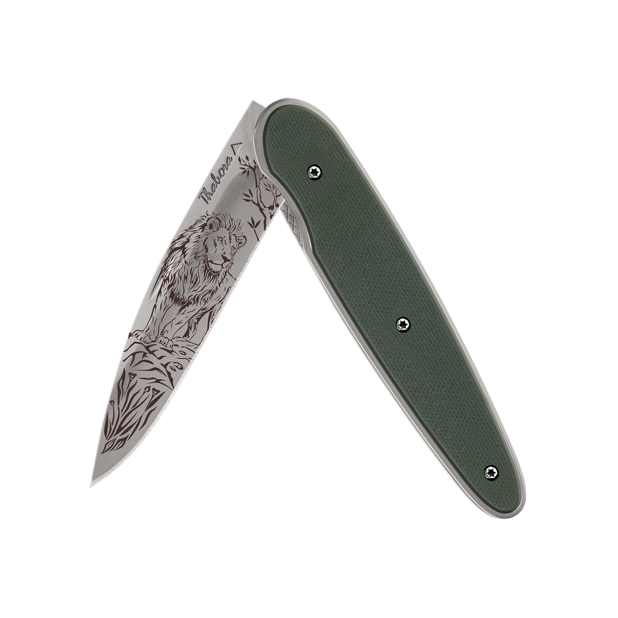 Couteau acier finition titane gris plaquette pleine résine g10 kaki motif «lion»