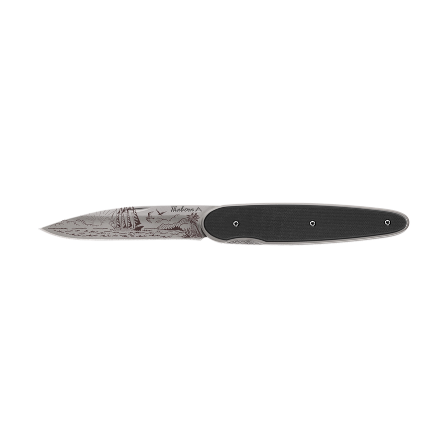Couteau acier finition titane gris plaquette pleine résine g10 noir motif «voilier»