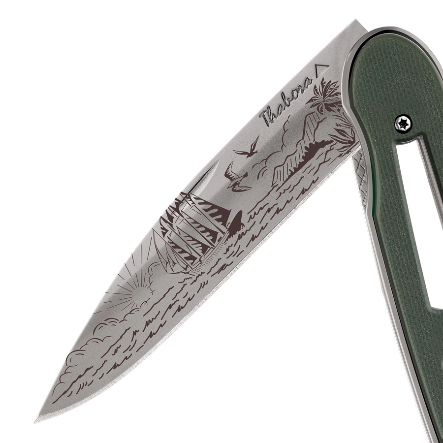 Couteau acier finition titane gris plaquette ajourée résine g10 kaki motif «voilier»