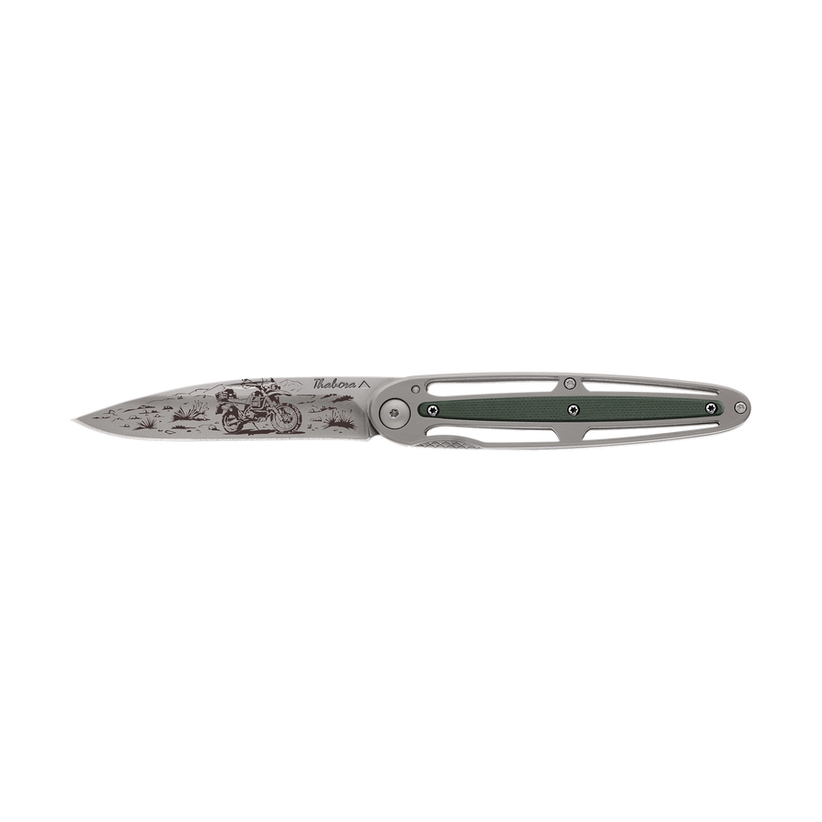 Couteau acier finition titane gris plaquette centrale résine g10 kaki motif «trail»
