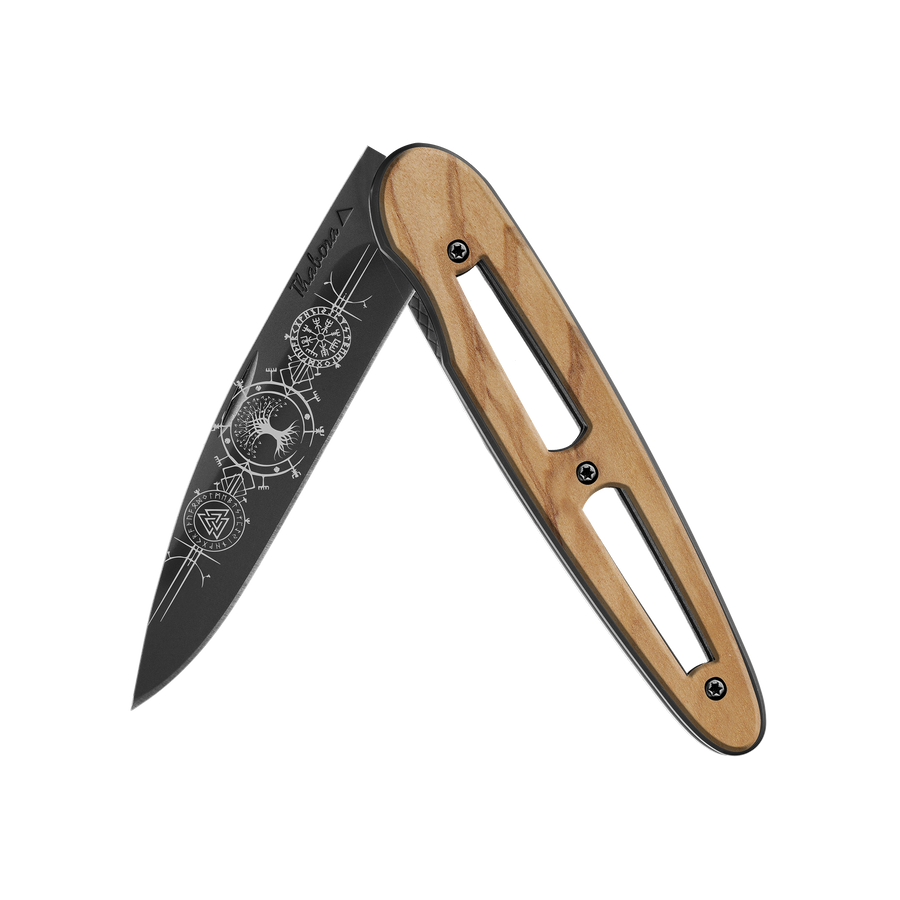 Couteau acier finition titane noir plaquette ajourée bois clair motif «runes viking»