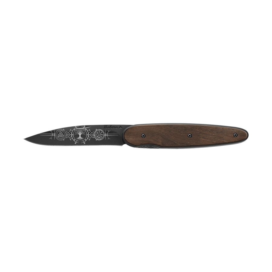 Couteau acier finition titane noir plaquette pleine bois foncé motif «runes viking»