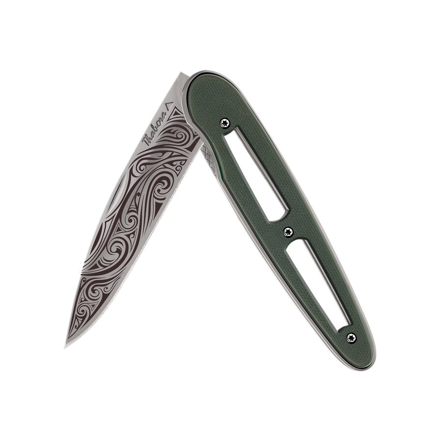 Couteau acier finition titane gris plaquette ajourée résine g10 kaki motif «volutes»