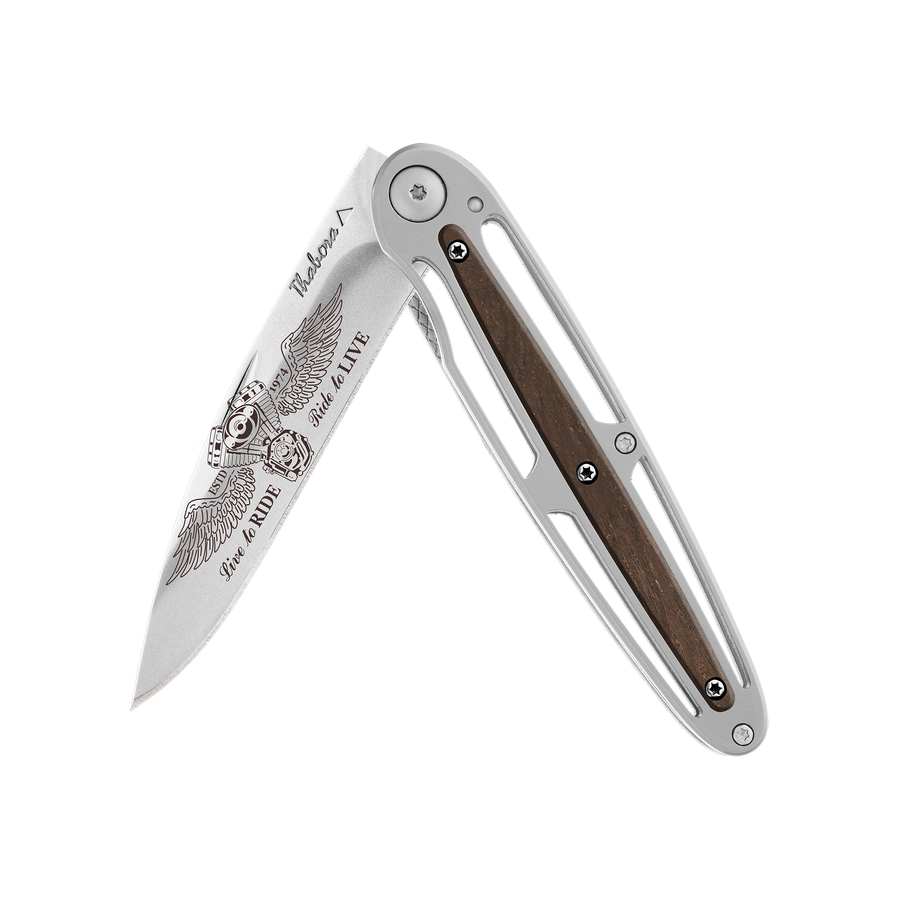 Couteau acier finition brillante plaquette centrale bois foncé motif «biker ailes»