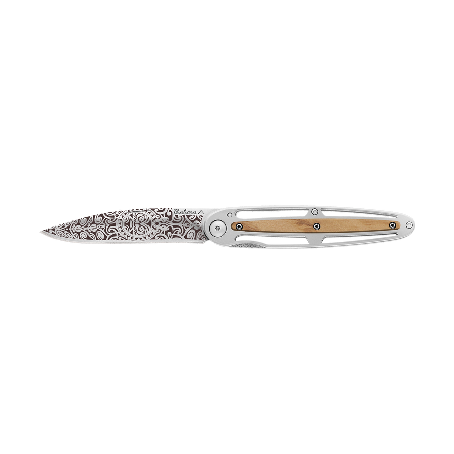 Couteau acier finition brillante plaquette centrale bois clair motif «tiki»