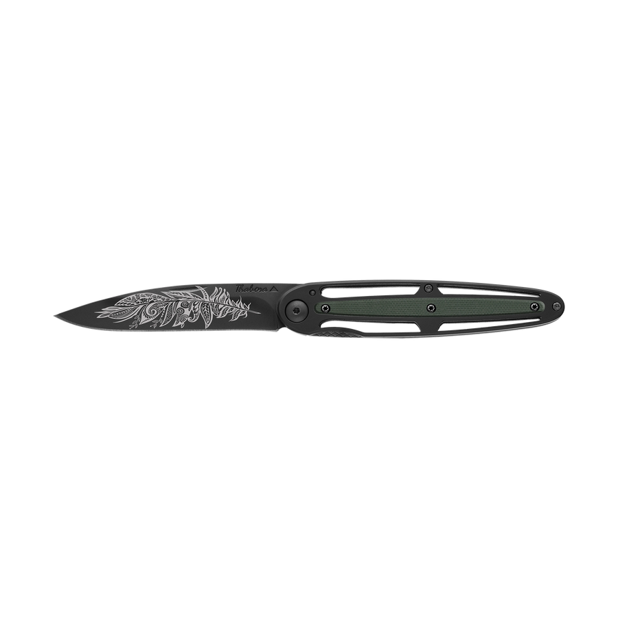 Couteau acier finition titane noir plaquette centrale résine g10 kaki motif «plume polynesienne»