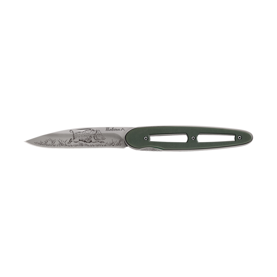 Couteau acier finition titane gris plaquette ajourée résine g10 kaki motif «sanglier»