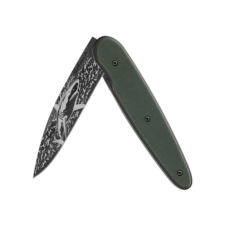 Couteau acier finition titane noir plaquette pleine résine g10 kaki motif «requin»