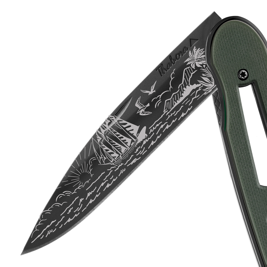 Couteau acier finition titane noir plaquette ajourée résine g10 kaki motif «voilier»