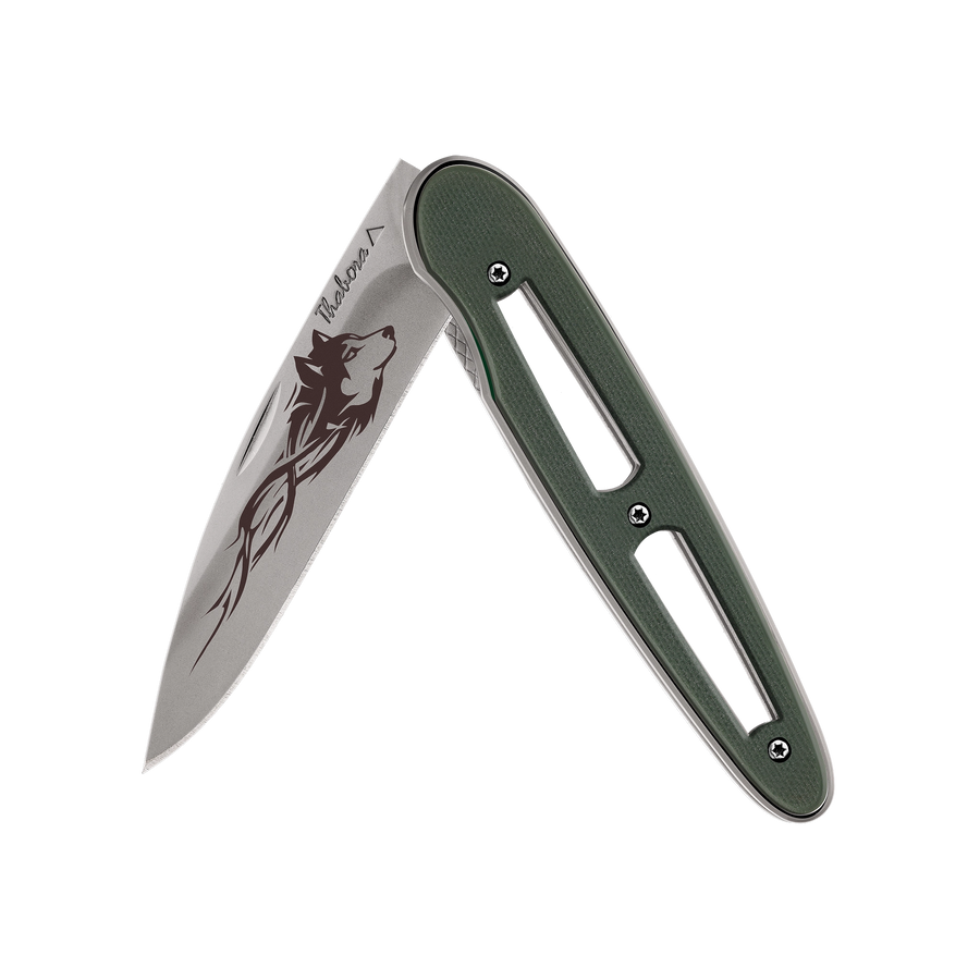 Couteau acier finition titane gris plaquette ajourée résine g10 kaki motif «loup tribal»