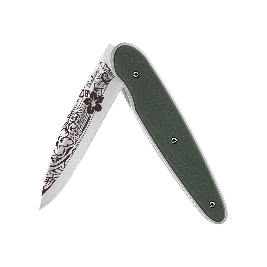 Couteau acier finition brillante plaquette pleine résine g10 kaki motif «polynésien»