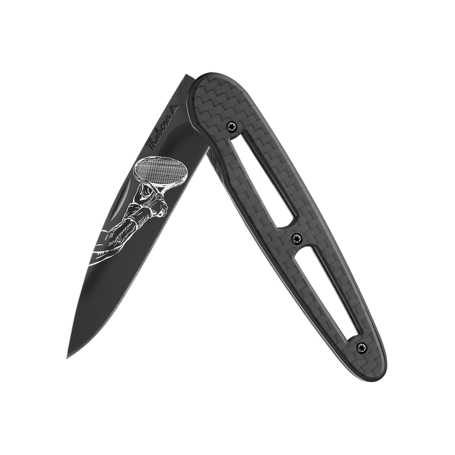 Couteau acier finition titane noir plaquette ajourée carbone motif «raquette»