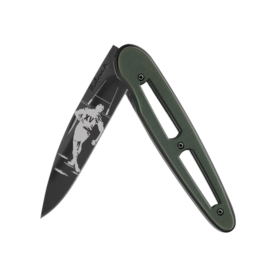 Couteau acier finition titane noir plaquette ajourée résine g10 kaki motif «rugby»