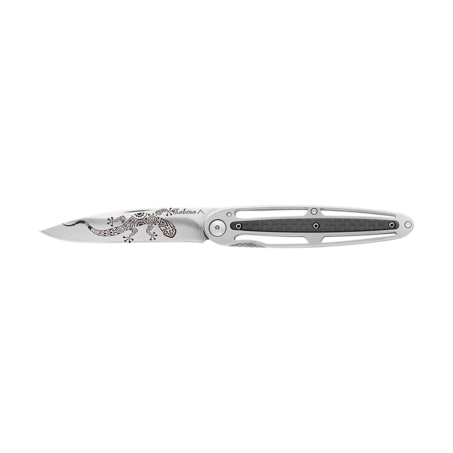 Couteau acier finition brillante plaquette centrale carbone motif «salamandre tribale»
