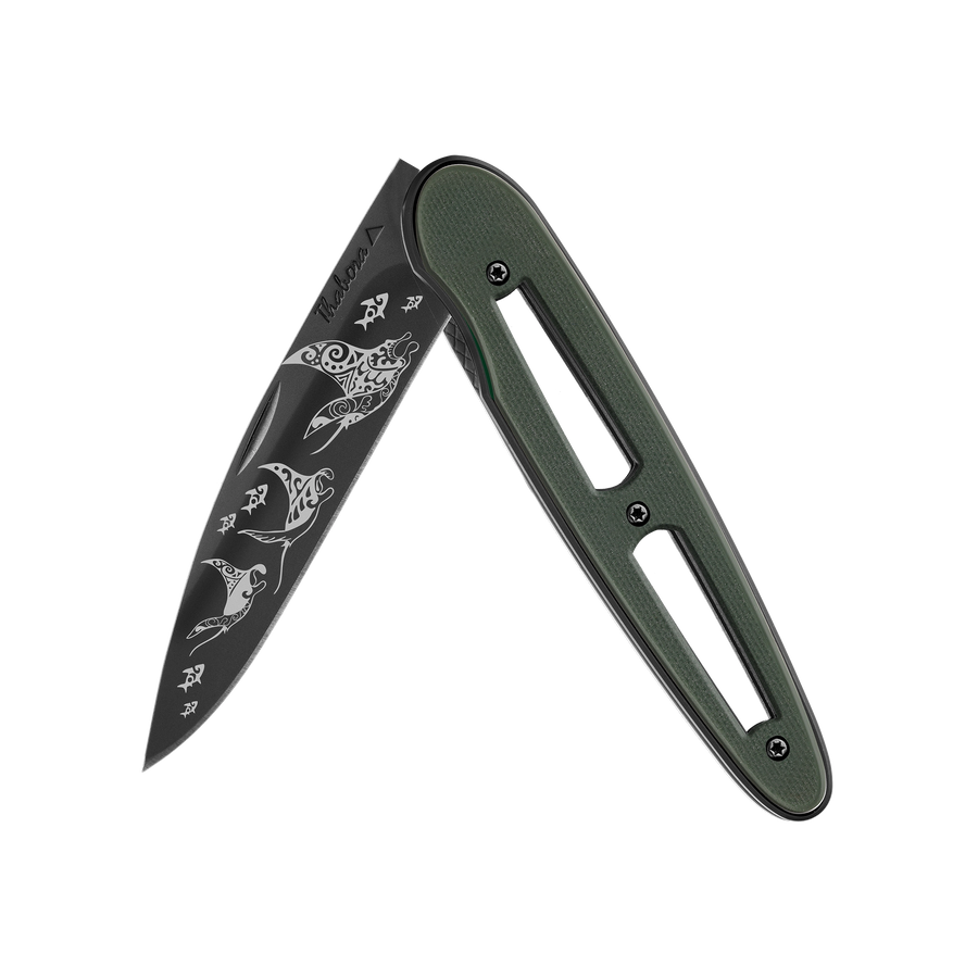 Couteau acier finition titane noir plaquette ajourée résine g10 kaki motif «raie manta»