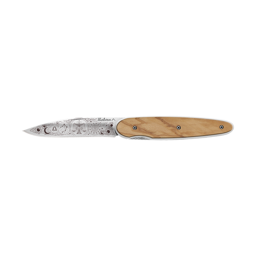 Couteau acier finition brillante plaquette pleine bois clair motif «zodiaque balance»