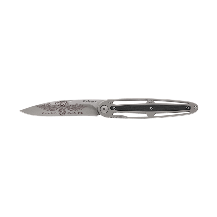 Couteau acier finition titane gris plaquette centrale résine g10 noir motif «biker ailes»