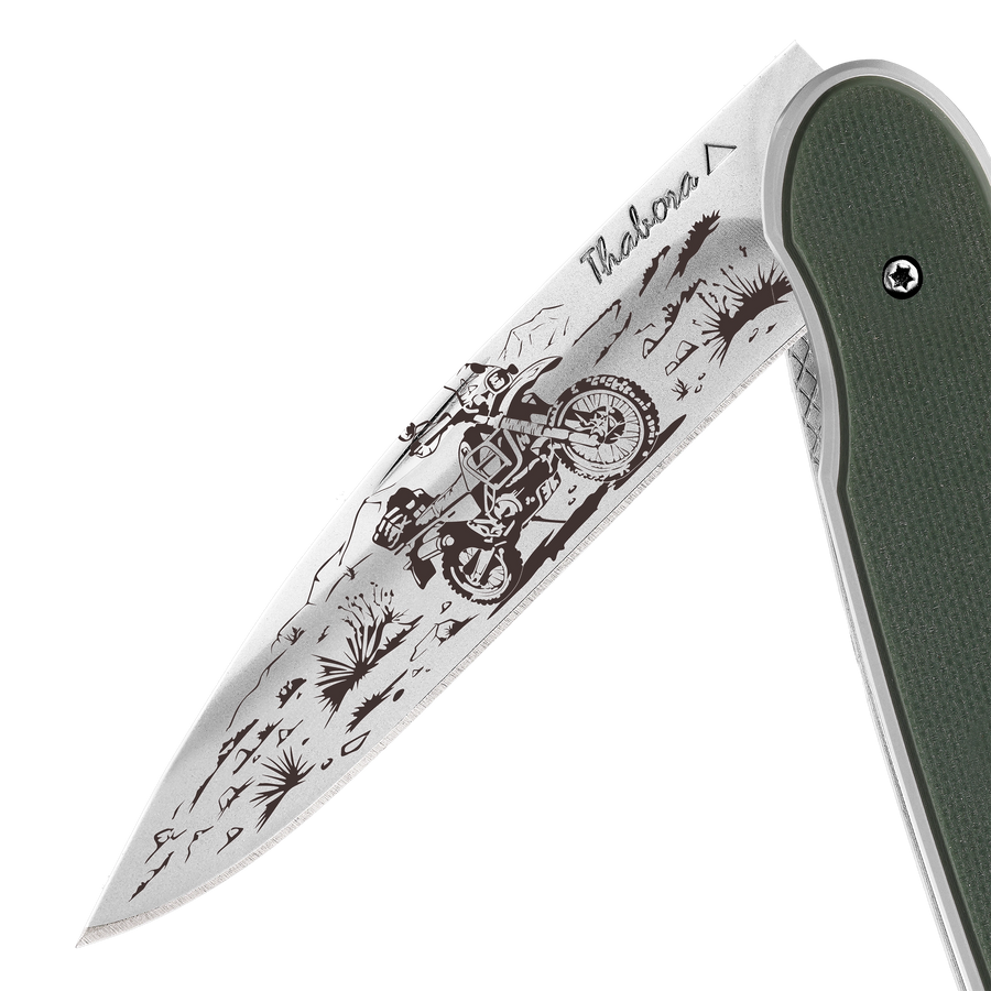 Couteau acier finition brillante plaquette pleine résine g10 kaki motif «trail»