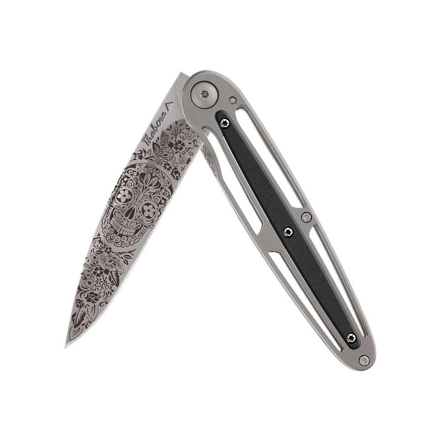 Couteau acier finition titane gris plaquette centrale résine g10 noir motif «tête mexicaine»