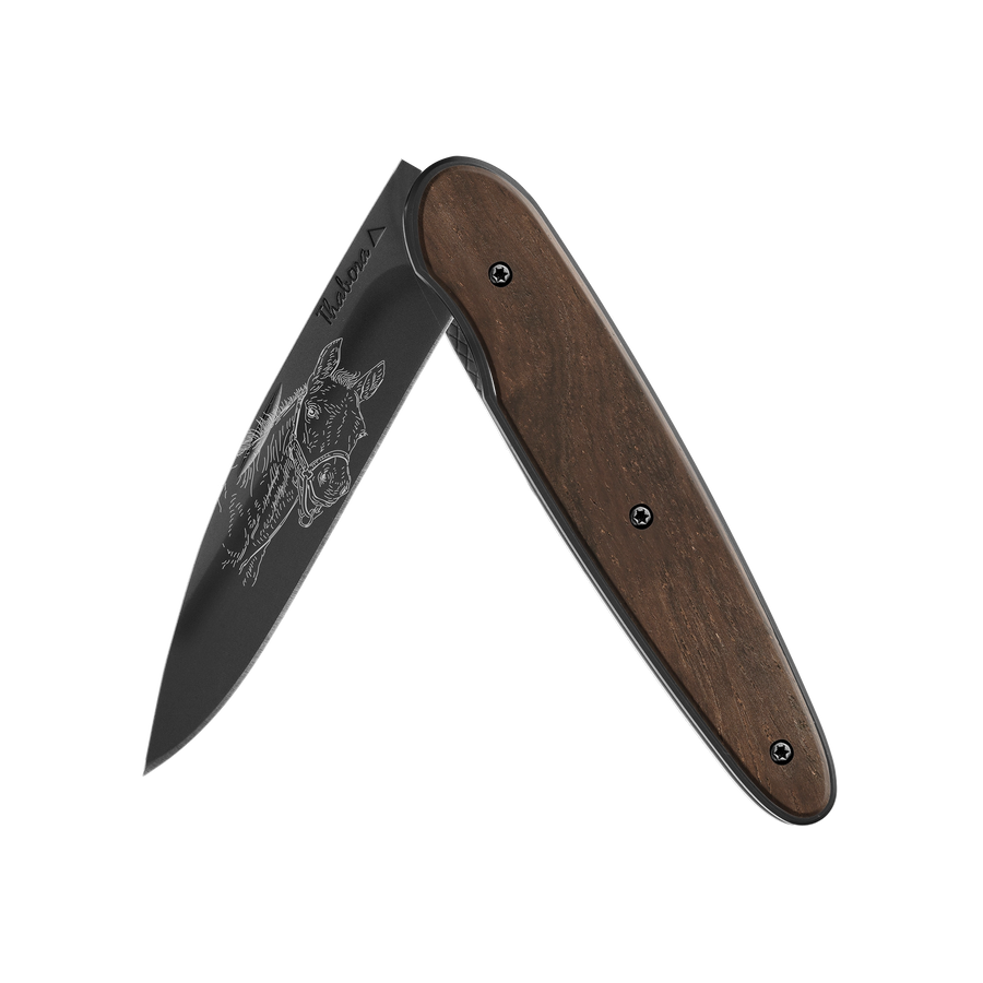 Couteau acier finition titane noir plaquette pleine bois foncé motif «poulain»